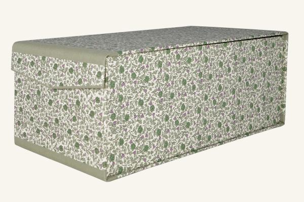 stable photo box with green colored paper and linen